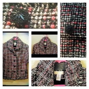 Classic tailored boucle styled blazer.